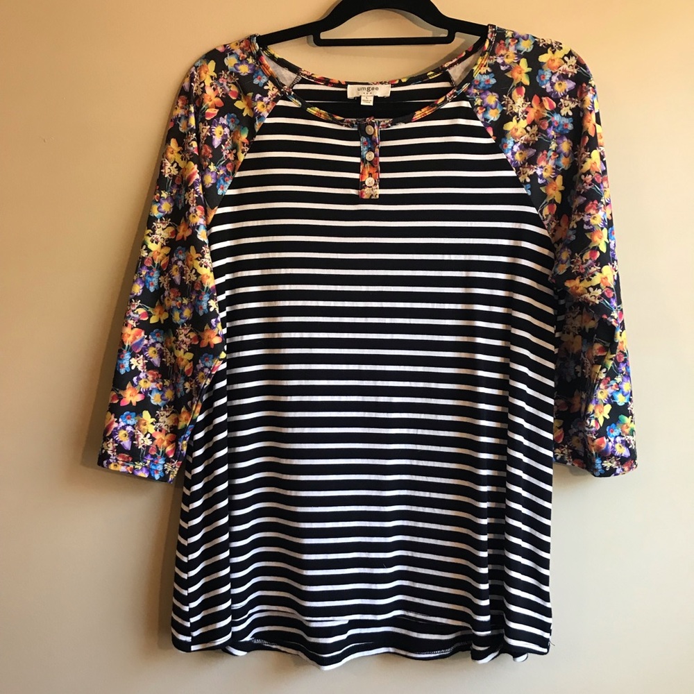 Black and white striped floral tee size L